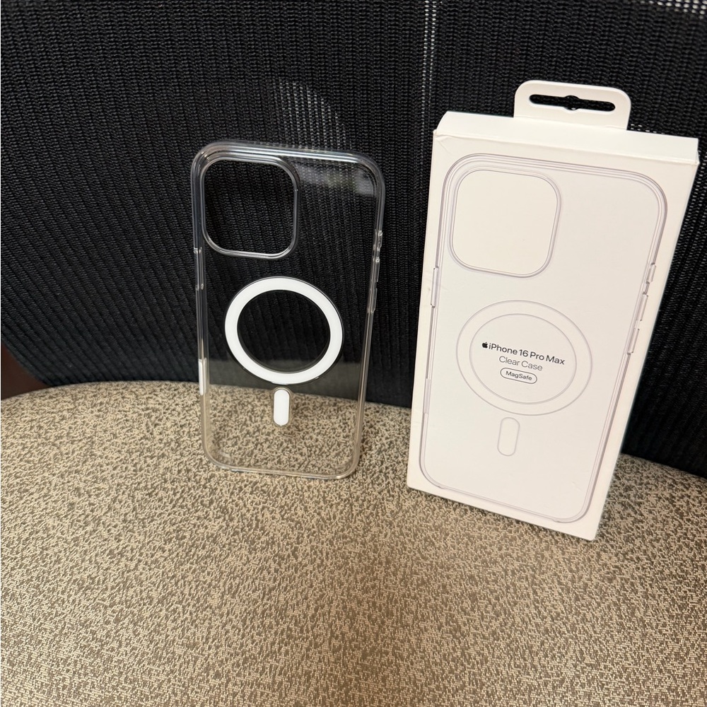 Apple iPhone 16 Pro Max Transparent MagSafe Case